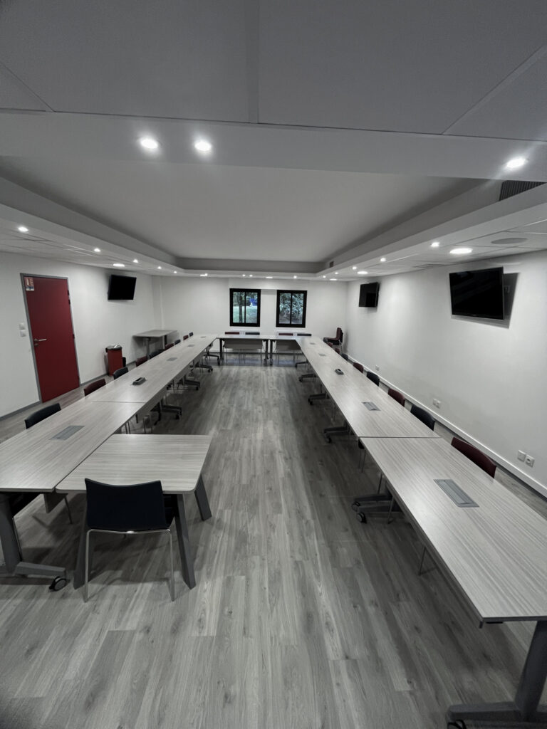 SALLE JLB 1